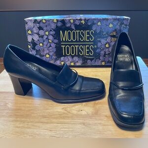 Mootsies Tootsies Black Heels with Chunky Block 2 1/2” Heel. Leather Upper.